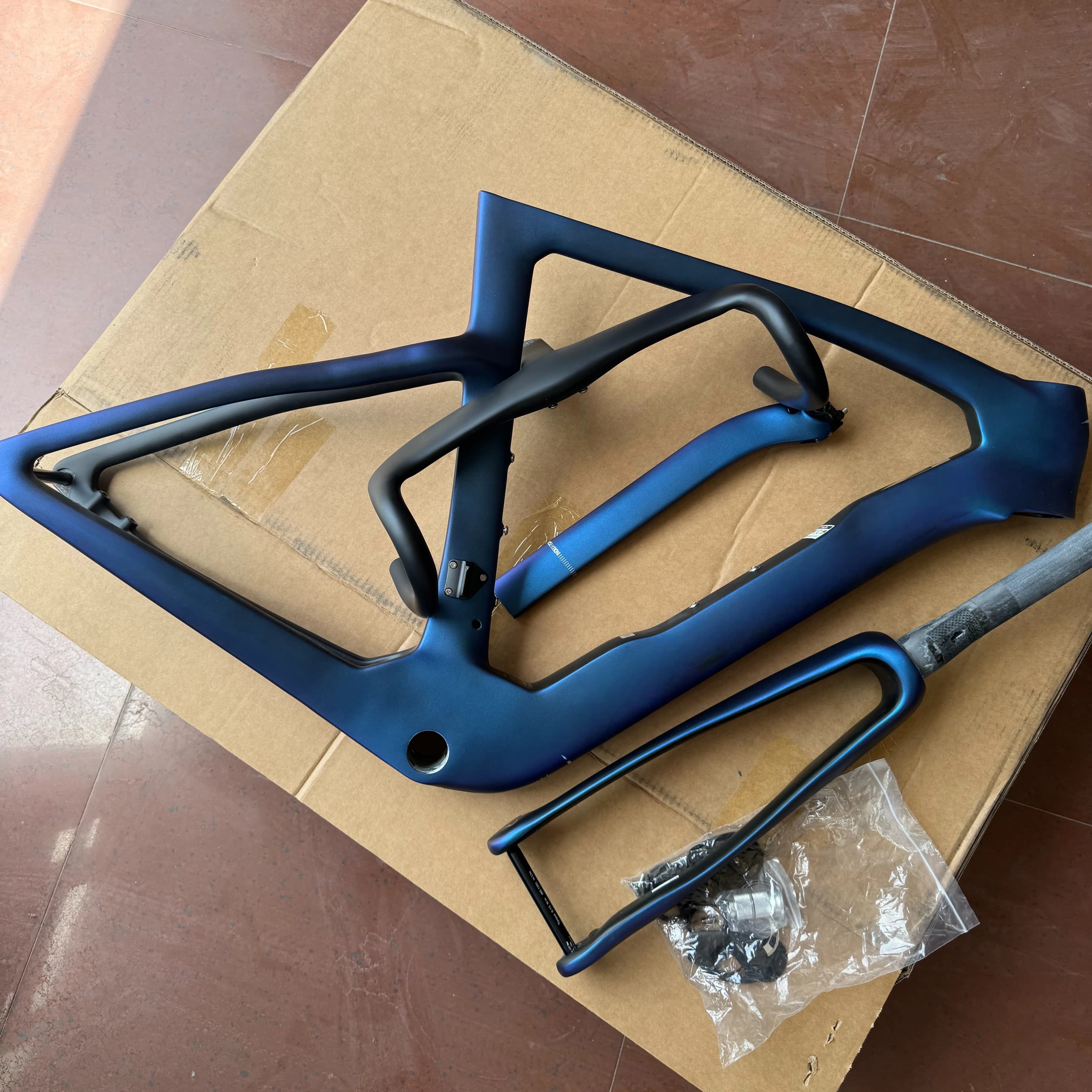 Cadre de vélo de route en fibre de carbone modèle 2025, compatible BSA BB Di2/mécanique, fraisage in