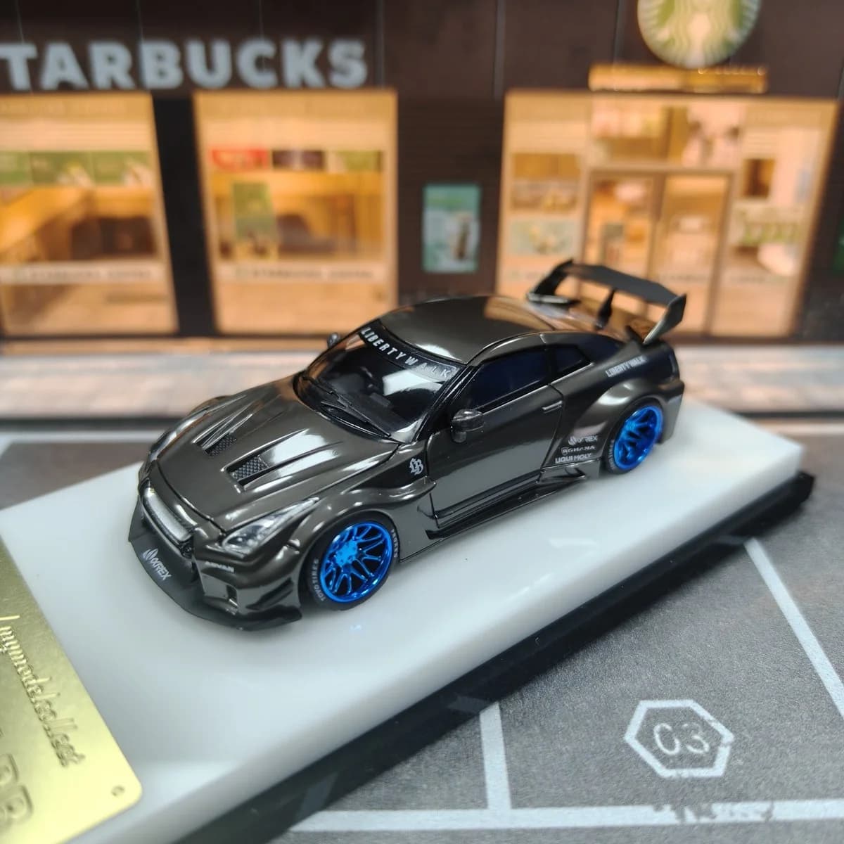 Modèle de voiture miniature en métal moulé sous pression MC 1:64 LB GTR R35 35GT-RR Racing Sports
