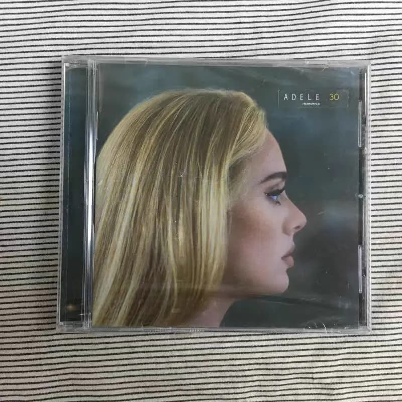 CD Adele 30 Deluxe CD : 15 chansons, dont la version du duo avec Chris Stapleton de "Easy on Me" Ade