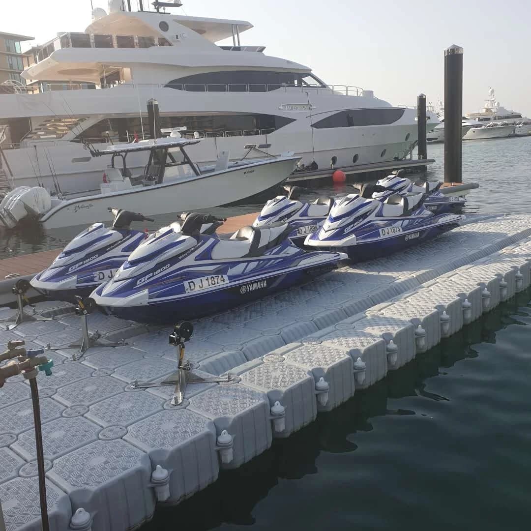 Dock pour jet ski avec rouleaux de glissement en PU de bonne qualité, vente en gros par une usine ch